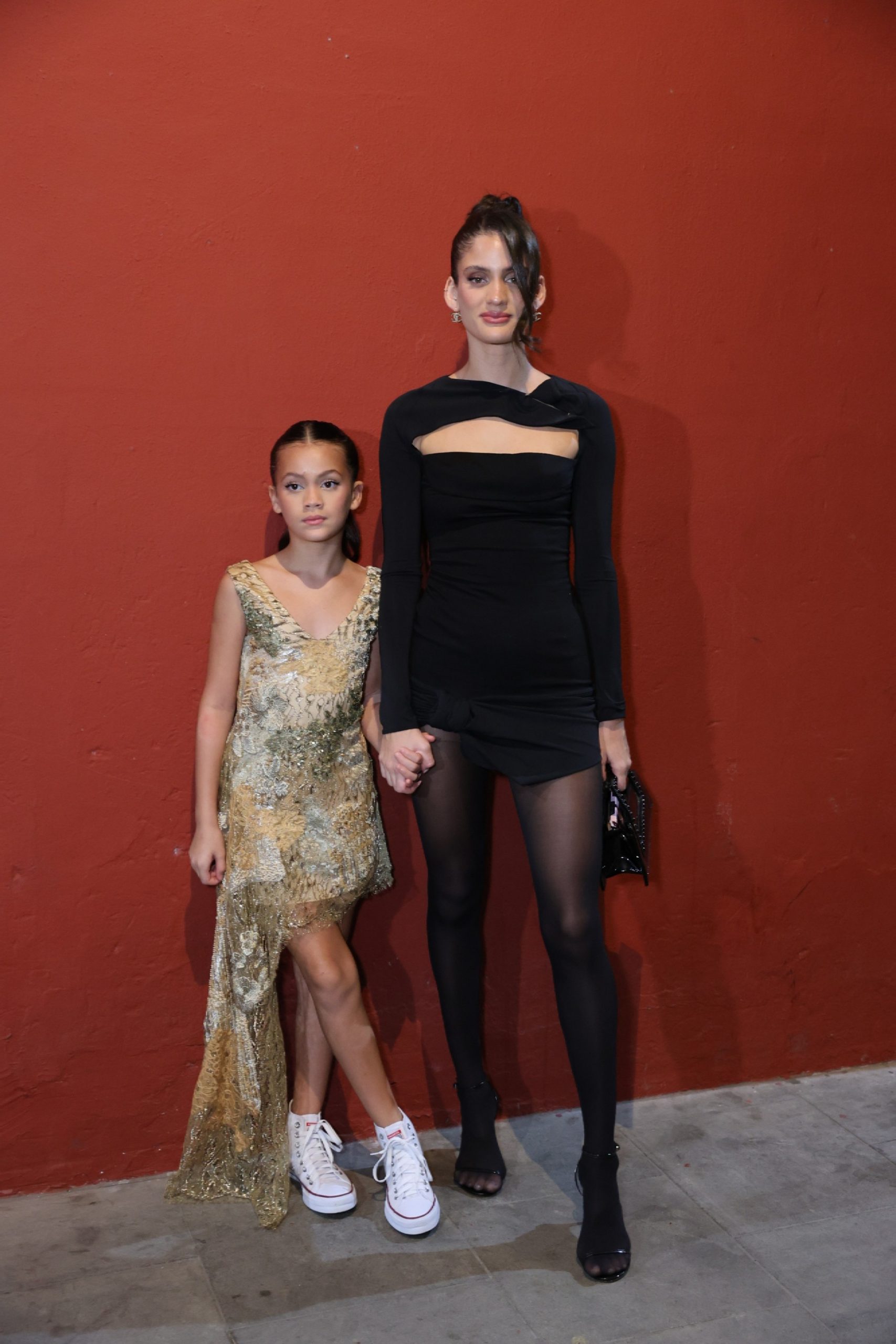 Sol de Maria e a mãe, a modelo Laura Fernandez (Foto: Daniel PInheiro/Agência Brazil News)