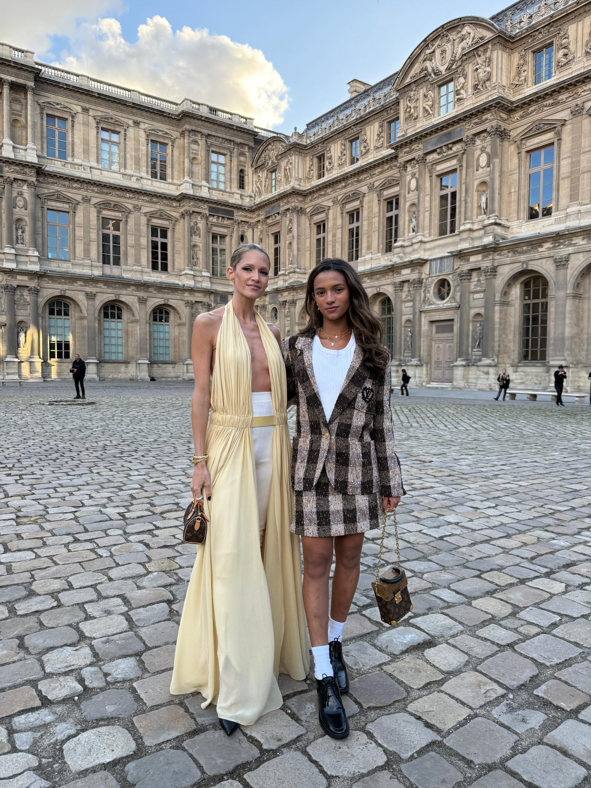 Helena Bordon e Rayssa Leal (Foto: Divulgação/Louis Vuitton)