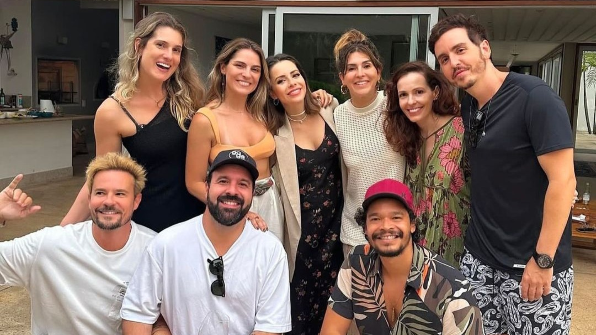 Elenco de "Sandy & Junior" (Foto: @vilhenap/Instagram/Reprodução)