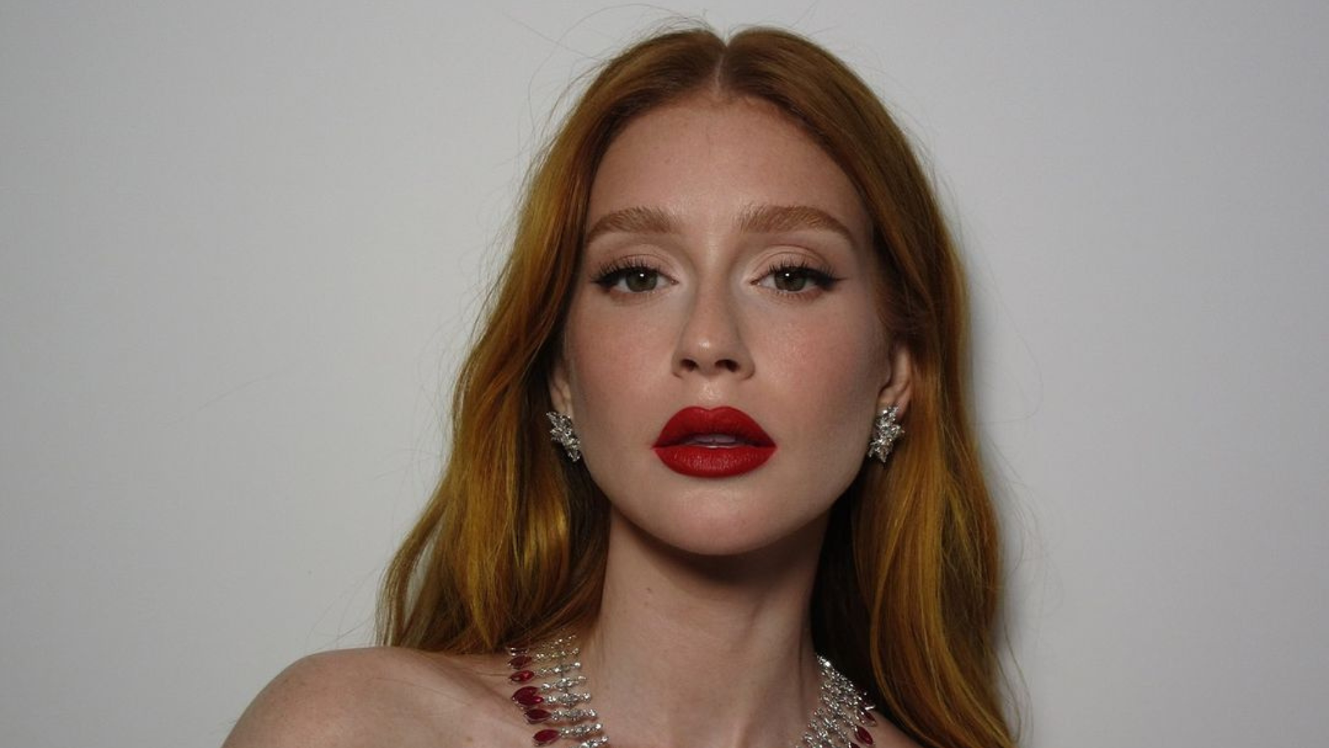 Marina Ruy Barbosa com inspiração de maquiagem de Natal (Foto: @marinaruybarbosa/Instagram/Reprodução)